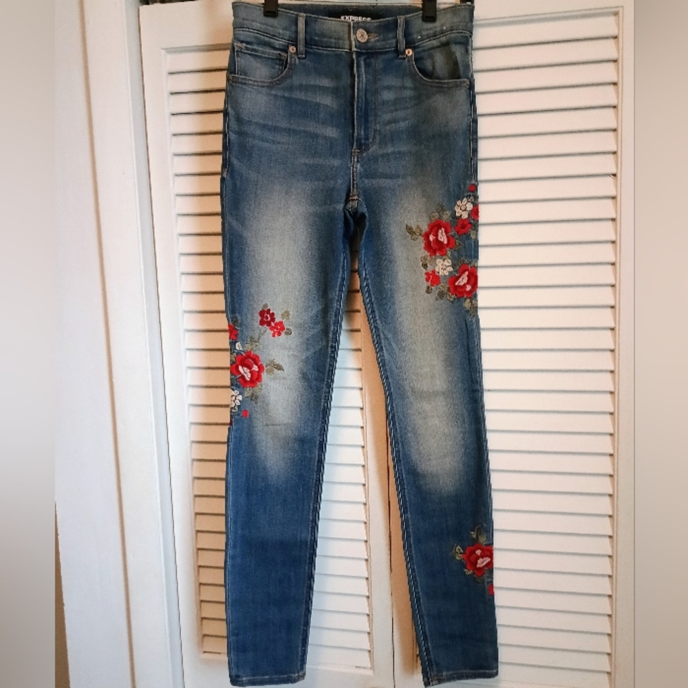 🌹NWOT Express Rose Embroidered High Rise Legging Jean (0R)🌹